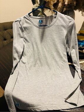 ADAR under scrub top gray tee
